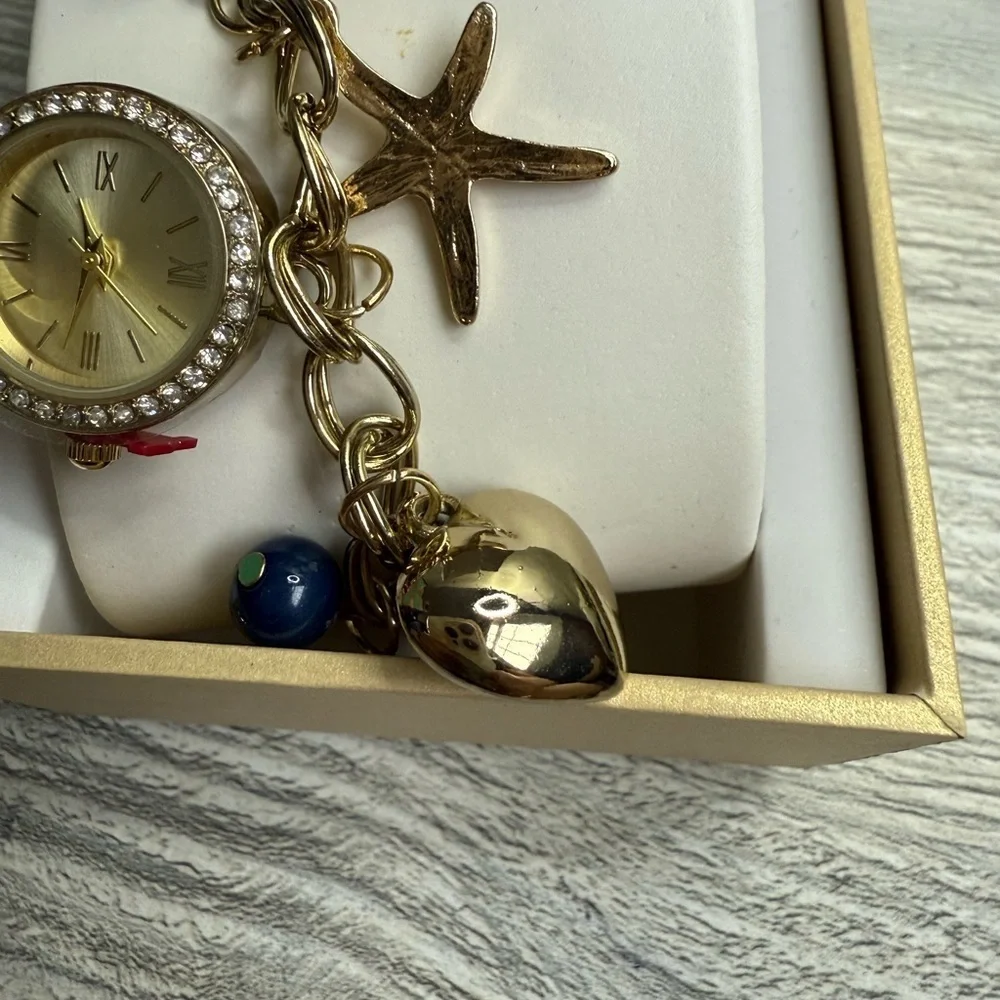 N/A elegant gold